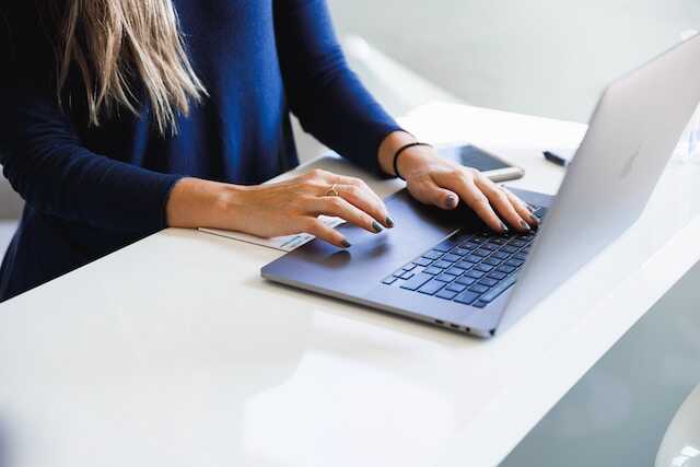 typing-on-laptop
